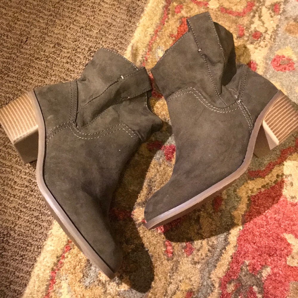 NWT green booties